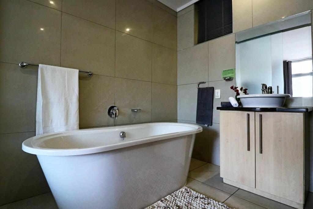 Upmarket Sandton Hydro Park Apartments Johannesburg Exterior foto